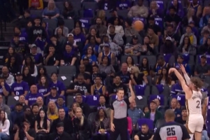 左右开弓！波杰姆斯基埋伏在两侧底角各开一枪 迅速收下6分