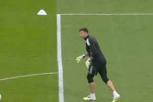 阿媒:大马丁在维拉的赛前热身中肌肉不适,退出首发名单