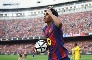 世体：亚马尔将随弗里克出席欧冠发布会，体现领袖担当