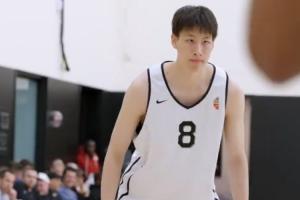 没有出手机会！中国小将郇斯楠出战耐克峰会 上半场贡献1板1断