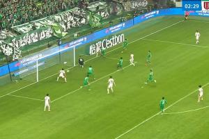 差点!韦林顿边路生吃对手送传中,王子铭门前反应不及包抄踢空