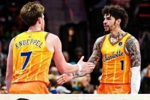 克尼佩尔&三球单赛季270+三分历史第二对 库里和克莱曾两次做到