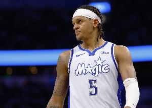 不太准！班凯罗半场11中4拿到12分6板6助 三分2中0