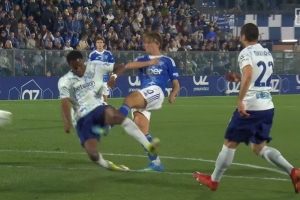 斯特拉马乔尼：博尼的动作就是为了避免肢体接触，这给点球太离谱