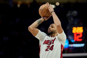 板凳发力!诺曼·鲍威尔替补17中8砍下25分 三分7中3