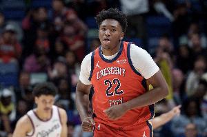 难评！奎因28中11砍30分22板超大号两双 但出现4失误&各种胡打