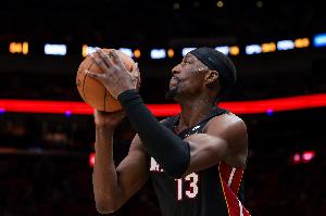 打得不错!阿德巴约18中11拿下25分10板3助3断2帽 上半场17分