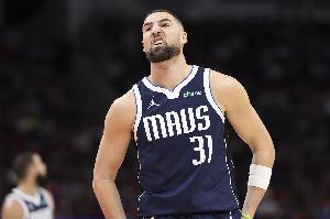 下赛季是否留队？克莱：我有合同但不确定 达拉斯的一切瞬息万变