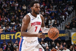 你可真是打嗨了！保罗·里德首节不到8分钟 5投全中砍下14分！