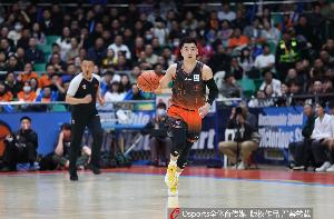 全能表现！高诗岩12中5拿到14分5篮板8助攻4抢断