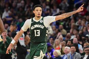 进步巨大!罗林斯本赛季场均17.3分4.6板5.6助 三分命中率40.6%