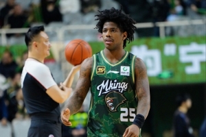 直播吧：北京队已向后卫外援戴维斯开出意向合同 报价不菲