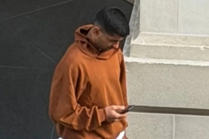 早日康复!太阳报:罗梅罗现身医疗中心,走路一瘸一拐