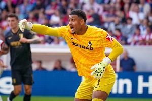 德天空：布莱顿关注弗赖堡门将阿图伯鲁，球员预计今夏或明年离队