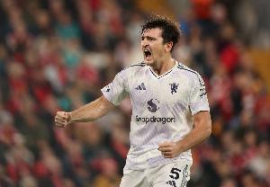 卫报:梅努和马奎尔缺席对曼联影响很大 夏窗红魔需补强中场