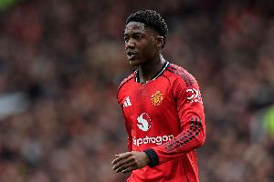 记者：梅努遭遇轻伤，因此无缘出战主场迎战利兹联的比赛