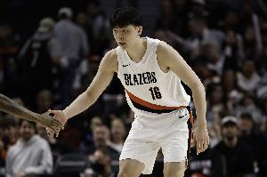 拓媒：大家可能对杨瀚森本季的表现有点失望 他是需要培养的球员