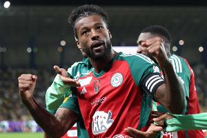 天空:维纳尔杜姆渴望下赛季重返英超,他与达曼协作合同今夏到期