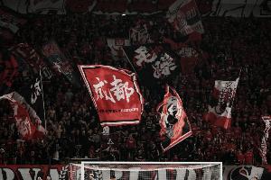 津媒：观众人数火爆+场内仍有不和谐现象，中超场内场外都热闹