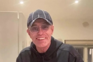 太阳报:前冰岛门将在家中遭歹徒捅刺14刀和多次殴打后幸运存活