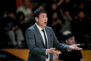 CUBA官方：华侨大学主帅周鲁男持续辱骂裁判 停赛1场+书面检讨