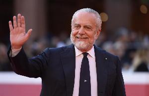 德佬:应该取消红黄牌规则+犯规就先被罚出场 理想比赛时间25分钟