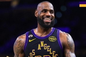 老当益壮!湖人官推晒海报祝贺詹姆斯生涯第70次当选周最佳球员