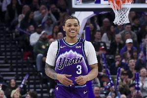 基昂特·乔治：下赛季我们肯定能进季后赛 这是毫无疑问的