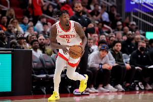 斯通:芬尼-史密斯适配火箭体系 他下赛季会成为球队重要战力