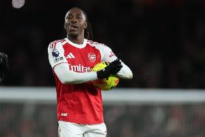 埃泽：我尽量不去关注外界的言论，这是足球一部分总会有很多噪音