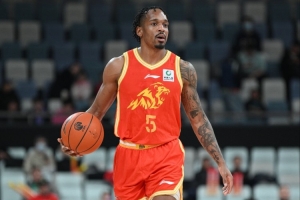 为季后赛养手感?小巴里·布朗全场33中14 空砍41分3板4助4断1帽