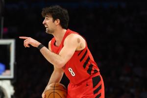 东方神秘力量加持？爆砍41+7+12的阿夫迪亚 身上拔罐痕迹明显