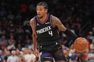 风雪压不住!杰伦·格林不到8分钟首节4中4 砍下10分&正负值+7