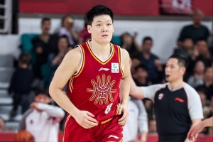 不是关键球不进!张宁命中大心脏三分 全场2中1得到3分4板