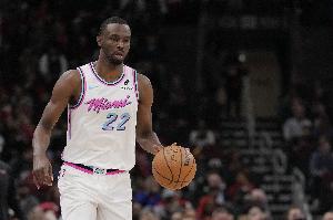 拼尽全力!维金斯18中10空砍27分7板 三分8中4