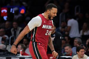 正负值+11但加时赛被遗忘!鲍威尔只打了19分钟 9投5中拿到11分