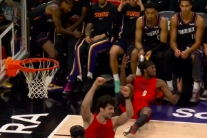 太刺激了！格兰特外线开火 三分命中帮助开拓者反超太阳1分