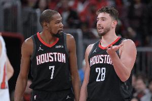 阿里纳斯：这赛季很平淡 没啥炸裂的事 就KD小号&艾维事件算轰动