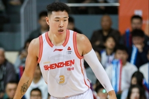 3分2板4助!记者:贺希宁是在带伤出战 身体已经疲劳到了一定程度