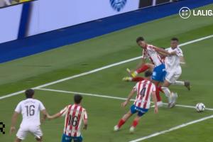 西足协裁委会评议:姆巴佩禁区内倒地应判点球,但VAR未介入正确