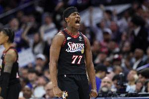 年轻人能蹦啊！埃奇库姆鏖战42分钟 16中7得到19分11板1助1断