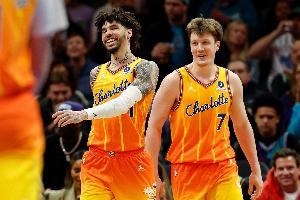 阿里纳斯：黄蜂太年轻了 球队最好的5个球员到了迈阿密全奔夜店