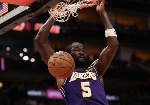 如何评价自己本赛季表现？艾顿：你们来告诉我 我喜欢看你们评判