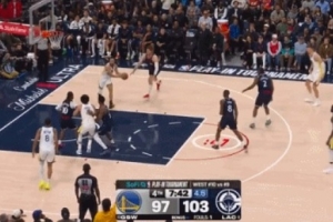 好传！库里突入禁区接波尔津吉斯妙传 上空篮得分