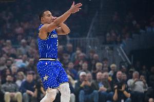 全仰仗你了！贝恩超远接锅三分压哨命中 魔术打停76人