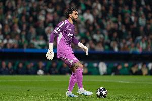 拉亚本赛季欧冠8场零封,追平莱曼保持的阿森纳门将纪录