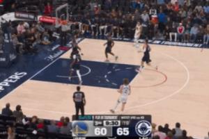 非常丝滑！库里面对贴防突入内线 拉杆上进追进比分