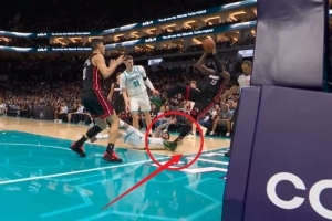 斯波：已对三球动作发表了必要看法 但他不脏&也无需再处罚他了