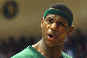 老哈达威：高中时詹姆斯就能罚球线起飞 那时他就懂了如何打比赛