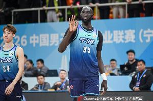 太高了！法尔半场10中8高效拿下17分6篮板 各种挂筐暴扣